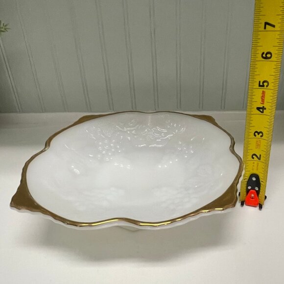 Vintage 1960's Anchor Hocking Milk Glass Grape Patterned Scalloped Serving Bowl - Picture 12 of 14